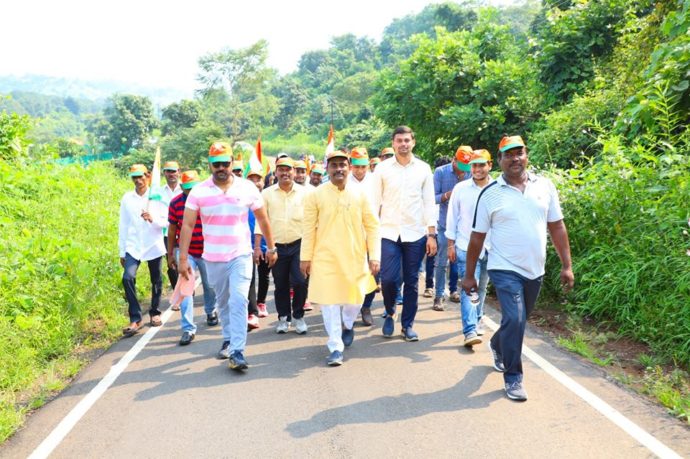 [:en]Mahatma Gandhi Swachhta Seva Sammelan was organized on behalf of Bhartiya Janta Party on the occasion of 150th birth anniversary of Mahatma Gandhi, who gave the message of truth and non-violence to the world, in Maldunge goan, Panvel.[:hi]जगाला सत्य व अहिंसेचा संदेश देणारे राष्ट्रपिता महात्मा गांधी यांच्या १५० व्या जयंतीनिमित्त भारतीय जनता पार्टीच्या वतीने आयोजित करण्यात आलेल्या महात्मा गांधी स्वच्छता सेवा संवाद पदयात्रेचा शुभारंभ पनवेल मधील मालडुंगे येथे झाला.[:] 1