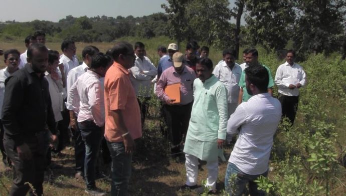 [:en]MLA Prashant Thakur visited with CIDCO officials at Bhangarpada village at panvel Taluka.[:hi]पनवेल तालुक्यातील भंगारपाडा गावामध्ये अनेक समस्या या गावातील रहिवाशांना भेडसावत असून, या गावकर्‍यांचे पुर्नवसन व्हावे अशी त्यांची मागणी आहे.[:] 1