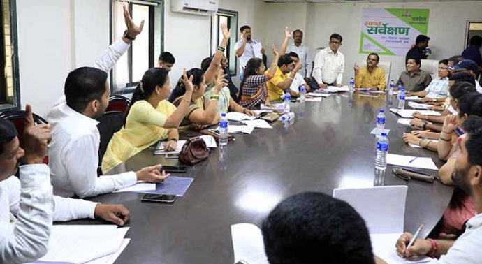 [:en]Water supply will be provided to the villages that have been approved by the Standing Committee on Thursday to provide manpower for the maintenance of water distribution to the villages in the municipal limits.[:hi]महापालिका हद्दीतील गावांना पाणी वितरणासाठी व देखभालीच्या कामासाठी मनुष्यबळ पुरवण्यास गुरुवारी स्थायी सभेने मंजूरी दिली.[:] 1