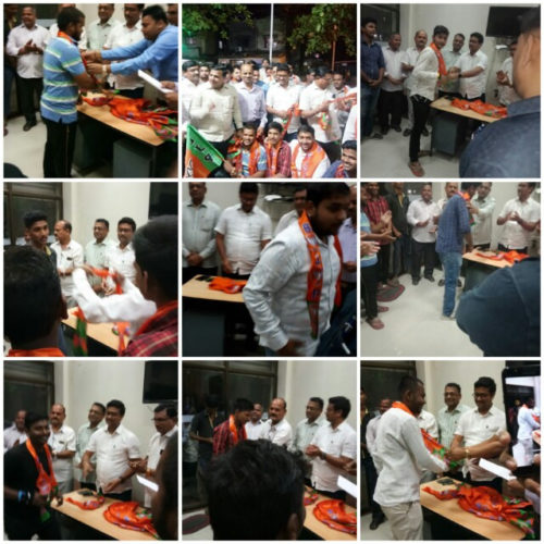 [:en]Hundreds of youth from Kalamboli joined the BJP by believing in the development works done by Bharatiya Janata Party and the able leadership of the party.[:hi]भारतीय जनता पार्टीने केलेली विकासकामे आणि पक्षाच्या सक्षम नेतृत्वावर विश्वास ठेऊन कळंबोलीमधील शेकडो तरुण भाजपामध्ये सामील झाले.[:] 1