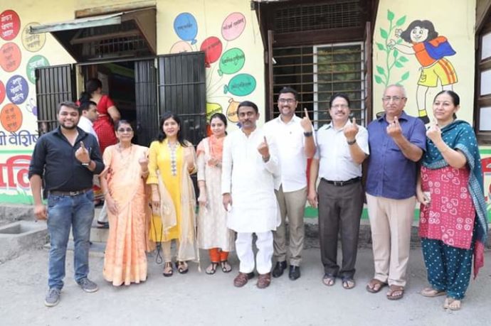 [:en]Today we have voted to make better India.[:hi]आज आम्ही सहपरिवार मतदान केले.[:] 1