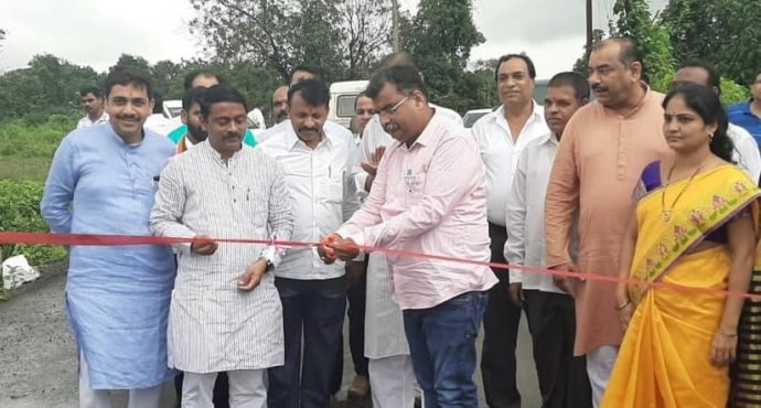 [:en]The river bridge at Jambulpada Tabaddoh in Sudhagad taluka of Raigad district was inaugurated by Guardian Minister Shri Ravindra Ji Chavan.[:hi]रायगड जिल्ह्यातील सुधागड तालुक्यातील जांभूळपाडा ताबाडडोह येथील नदी पुलाचे उदघाटन मा. पालकमंत्री श्री रवींद्र जी चव्हाण यांच्या शुभहस्ते झाले.[:] 1
