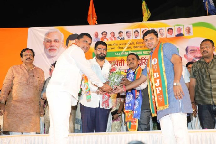 [:en]A Public meeting was addresses by MLA Shri. Shivendra sinharaje Bhosale[:hi]श्रीमंत छत्रपती तथा आमदार शिवेंद्रसिंहराजे भोसले यांची जाहीर सभा कळंबोली सेक्टर ८ येथे उत्साहात पार पडली.[:] 1