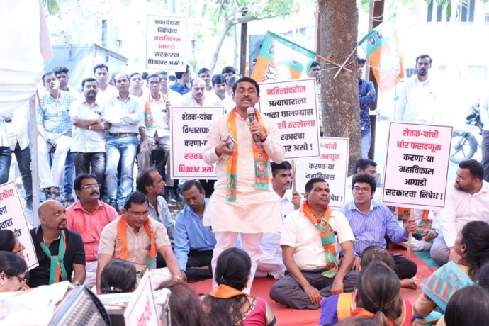 [:en]Mahavikas Aghadi Govt has not kept farmers loan waiver promise and financial assistance[:hi]महाविकास आघाडी सरकारने सत्तेवर आल्यानंतर शेतकऱ्यांचा सातबारा कोरा करण्याचे आश्वासन पाळले नाही[:] 1