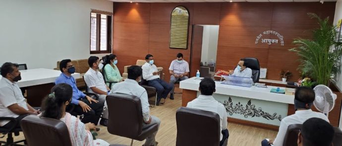 [:en]Considering the increase in Corona patients,take necessary steps Met Municipal Commissioner Shri Sudhakar Deshmukh and expressed concern about the daily increase in Covid 19 patients in Municipal Corporation area and request him to take immediate necessary steps to control the same.[:hi]कोरोनाची वाढती रुग्णसंख्या लक्षात घेऊन उपाययोजना करा! पनवेल महानगरपालिका क्षेत्रात दिवसेंदिवस कोरोना (कोविड १९) चे रुग्ण वाढत आहेत, हि मोठी चिंतेची बाब लक्षात घेता प्रशासनाने योग्य ती कार्यवाही करण्यासाठी आवश्यक त्या उपाययोजना करावी, अशी मागणी व सूचना महापालिकेचे आयुक्त श्री सुधाकर देशमुख यांची भेट घेऊन केली.[:] 1