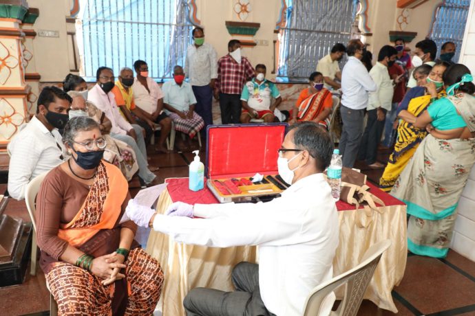 [:en]Service Week is being observed on the occasion of birthday of Hon'ble Prime Minister Shri Narendra Modi. As a part of this, a free eye examination and spectacle distribution camp was organized at Panvel Koliwada.[:hi]आदरणीय पंतप्रधान श्री नरेंद्र मोदी यांच्या वाढदिवसाचे औचित्य साधून सेवा सप्ताह राबवला जात आहे. त्याचाच एक भाग म्हणून पनवेल कोळीवाडा येथे मोफत नेत्र तपासणी व चष्मे वाटप शिबिराचे आयोजन करण्यात आले.[:] 1