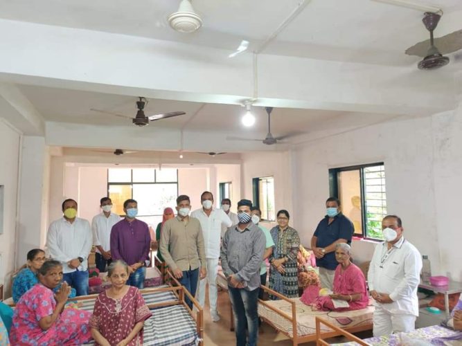 [:en]On the occasion of 70 th birthday of our beloved Prime Minister Shri Narendraji Modi,during service week,through Ramsheth Thakur Samajik Vikas Mandal fruits were distributed at Snehkunj Ashram[:hi]मा. पंतप्रधान नरेंद्रजी मोदी यांच्या वाढदिवसानिमित्त सेवासप्ताह अंतर्गत पनवेल मा.तालुका अध्यक्ष अरुणशेठ भगत यांच्या उपस्थितीत स्नेह कुंज आश्रम येथे फळे वाटप  करण्यात आले.[:] 1