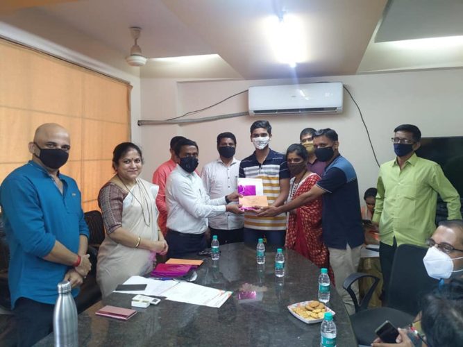 [:en]Prize distribution ceremony of online eloquence competition[:hi]ऑनलाइन वक्तृत्व स्पर्धेचा पारितोषिक वितरण सोहळा [:] 1