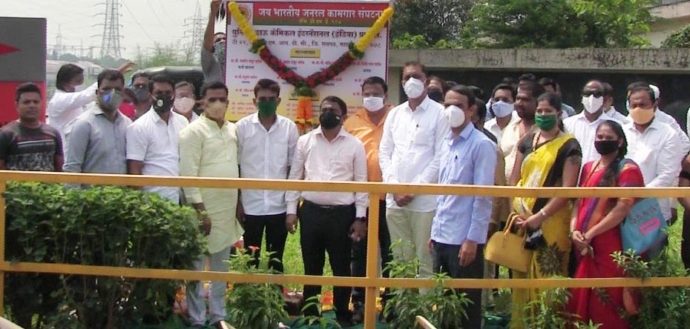 [:en]Workers of the Day Chemicals Internationals Pvt.Ltd.situated in Taloja Industrial area have accepted the membership of Jay Bharatiya General Kamgar Sanghatna. While unveiling the unit name board, assured the workers of backing and protecting their legal rights.[:hi]तळोजा औद्योगिक क्षेत्रात असलेल्या डाऊ केमिकल्स इंटरनॅशनल प्रा. लि. कंपनीमधील कामगारांनी जय भारतीय जनरल कामगार संघटनेचे सदस्यत्व स्वीकारले आहे. त्या अंतर्गत या युनिटच्या नामफलकाचे अनावरण केले . या वेळी सर्व कामगारांच्या पाठीशी असून, त्यांना त्यांचे न्याय्य हक्क मिळवून देऊ, अशी ग्वाही दिली.[:] 1