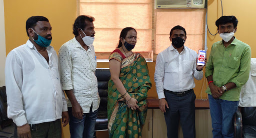 [:en]The 'Lok Sansad Mobile Radio' , an educational, entertainment and news app developed by Suresh Yadav of Beed district, was launched. BJP's Panvel city Vice President Mrs Suhasini Kekane, Sanjay Mehtre and Pradip Phutane were present on the occasion.[:hi]बीड जिल्ह्यातील सुरेश यादव निर्मित शैक्षणिक, मनोरंजन व बातम्या असलेल्या 'लोकसंसद मोबाईल रेडिओ' ॲपचे लोकार्पण करण्यात आले. यावेळी भाजपच्या पनवेल शहर उपाध्यक्षा सुहासिनी केकाणे, संजय मेहेत्रे, प्रदिप फुटाणे उपस्थित होते.[:] 1