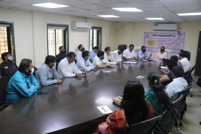 [:en]To review various problems within the Panvel Municipal Corporation area, civic issues, development works as well as the current situation of Corona,met Municipal Commissioner Dr. Sudhakar Deshmukh.[:hi]पनवेल महानगरपालिका क्षेत्रातील विविध समस्या, नागरी प्रश्न, विकास कामे तसेच कोरोना सद्यस्थितीचा आढावा घेण्यासाठी आयुक्त डॉ. सुधाकर देशमुख, पनवेल महानगरपालिका यांची भेट घेण्यात आली.[:] 1