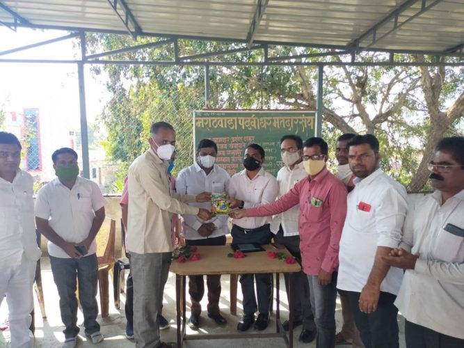 [:en]Convened a meeting of all 4 booths of Kannada city at Sane guruji mahavidyalaya in connection with review and planning for Marathwada Graduate Constituency election. At the time, on the occasion of Indian Constitution Day, worshiped Dr. Ambedkars photo and Constitution.[:hi]मराठवाडा पदवीधर निवडणुकीच्या नियोजन संदर्भात भाजपा महायुतीचे अधिकृत उमेदवार श्री. शिरीष बोराळकर यांच्या प्रचारार्थ कन्नड तालुक्यातील बुथप्रमुख, पदाधिकारी व कार्यकर्ते यांच्यासमवेत बैठक घेऊन निवडणूक नियोजनाचा आढावा घेण्यात आला.[:] 1