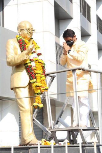 [:en]On the occasion of Mahaparinirvan day of Parampujya Dr.Babasaheb Ambedkar, Maha manav,the Sculptor of Constitution,with full honour, greeted his full size statue at Panvel.[:hi]भारतीय संविधानाचे शिल्पकार परमपूज्य बोधिसत्व ,महामानव डॉ. बाबासाहेब आंबेडकर यांच्या महापरिनिर्वाण दिनानिमित्त पनवेल येथील पूर्णाकृती पुतळ्यास विनम्रतेने अभिवादन केले.[:] 1
