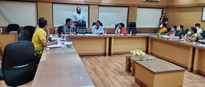 [:en]A meeting to review civic problems and developmental works within the Panvel Corporation area[:hi]पनवेल महानगरपालिका क्षेत्रातील नागरी समस्या बाबत व विकास कामासंदर्भात आढावा बैठक[:] 1