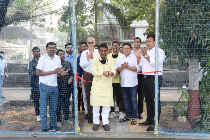[:en]New Lawn tennis court,Badminton court and Gym constructed on the Panvel Middle Class CHS[:hi]पनवेल मधील मिडल क्लास सोयायटीच्या मैदानावर लॉन टेनिस कोर्ट, बॅडमिंटन कोर्टचे तसेच ओपन जिमचे लोकार्पण[:] 1