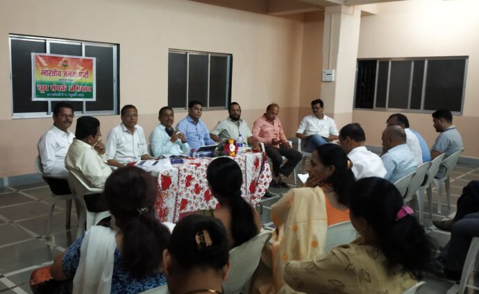 [:en]A meeting was held at Khopoli regarding the booth contact campaign[:hi]बुथ संपर्क अभियानासंदर्भात खोपोली येथे बैठक[:] 1