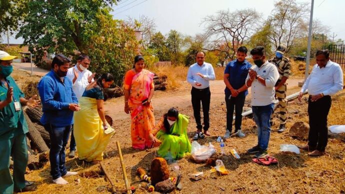 [:en]Local Councilor Shri Shatrughan Kakade inaugurated the construction of RCC tanks[:hi]आरसीसी टाक्या बांधण्याचा शुभारंभ स्थानिक नगरसेवक शत्रुघ्न काकडे यांच्या हस्ते करण्यात आला.[:] 1