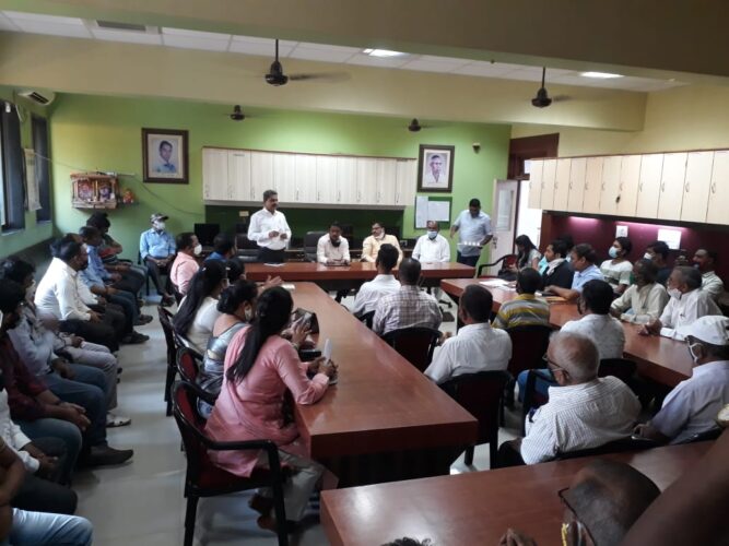 [:en]Held meeting with Officers of CIDCO's water supply department[:hi]नागरिकांच्या पाणीप्रश्नाबाबत सिडकोचे पाणीपुरवठा अधिकारी यांच्या सोबत बैठक[:] 1
