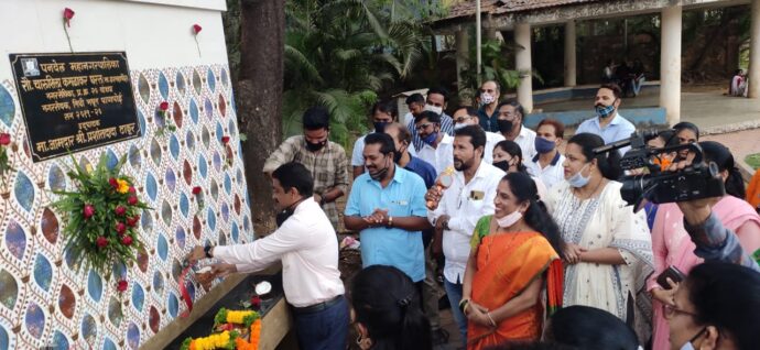 [:en]Inaugurated Panpoi in CIDCO Garden in Sector No.16 and performed Bhumi Poojan of road work between Hanuman Mandir and Ramkisan hall in Podi No.3[:hi]नगरसेवक निधीतून नवीन पनवेल मधील पोदी नं. ३ हनुमान मंदिर ते रामकिसन हॉल पर्यंतच्या रस्त्याचे भूमिपूजन तसेच सेक्टर १६ येथील सिडको उद्यानातील पाणपोईचे उदघाटन[:] 1