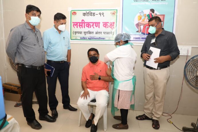 [:en]The corona vaccine is safe. Today (March 22, 2021)took the first dose of Covid 19 vaccine[:hi]कोविड - १९ अर्थात कोरोना लसीचा पहिला डोस घेतला[:] 1