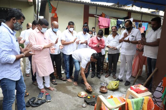 [:en]Today, Lokarpan and Bhumipujan of several developmental and social works were undertaken.[:hi]विकासकामांचा लोकार्पण आणि भूमिपूजन तसेच इतर अनेक सामाजिक कार्यक्रम[:] 1