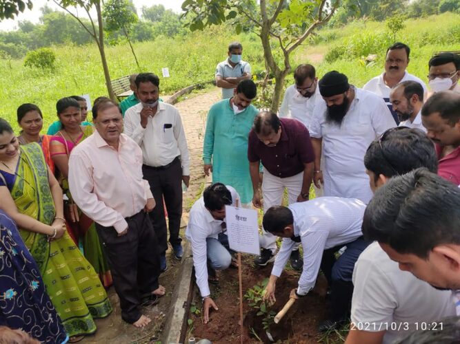 [:en]Seva Samarpan Abhiyan, the planting of medicinal plants [:hi]सेवा समर्पण अभियाना अंतर्गत औषधी वनस्पतीचे वृक्षारोपण[:] 1