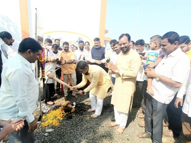 [:en]Gram Sachivalay building and stone laying ceremony of R.O.water purification plant[:hi]ग्रामसचिवालय इमारतीचे उदघाट्न व आर ओ जलशुद्धीकरण प्लांट[:] 1