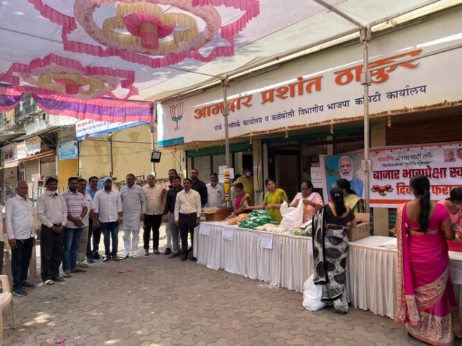 [:en]Diwali[:hi]दिवाळी फराळाचे सामान बाजारभावापेक्षा कमी दरात उपलब्ध करून देण्यात आले[:] 1