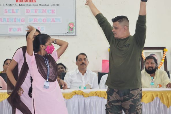 [:en]In order to empower girls to protect themselves,B.J. P., Kharghar Mandal[:hi]फुल नहीं चिंगारी हैं, ये भारत की नारी हैं..[:] 1