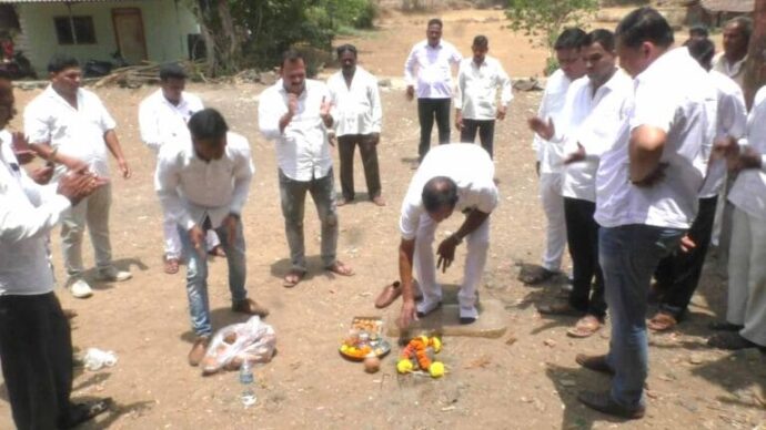 [:en]Bhumipoojan of these developmental works was carried out at the hands of BJP Taluka President Shri Arunshet Bhagat [:hi]विकासकामांचे भूमिपूजन भाजपचे पनवेल तालुकाध्यक्ष मा. श्री. अरुणशेठ भगत यांच्या हस्ते करण्यात आले.[:] 1