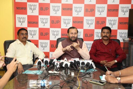 Sitting M.P.and Ex Union Minister Shri Prakash Javadekar, as a part of his Mawal Parliamentary Constituency tour, visited Panvel and briefed the Press Reporters