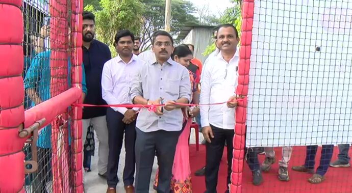 [:en]A Turf Ground has been set up for the emerging cricketers[:hi]उद्योन्मुख क्रिकेटपटूंसाठी टर्फचे मैदान[:] 1