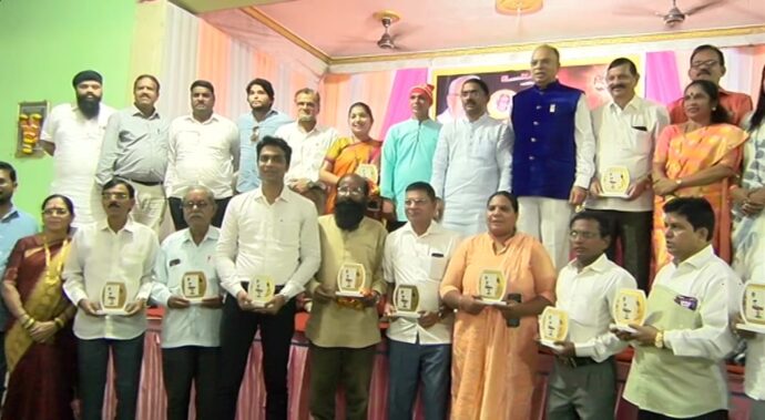 [:en]Cultural tribute to Loknete late D. B. Patil.[:hi]लोकनेते 'दिबां' ना सांस्कृतिक आदरांजली[:] 1