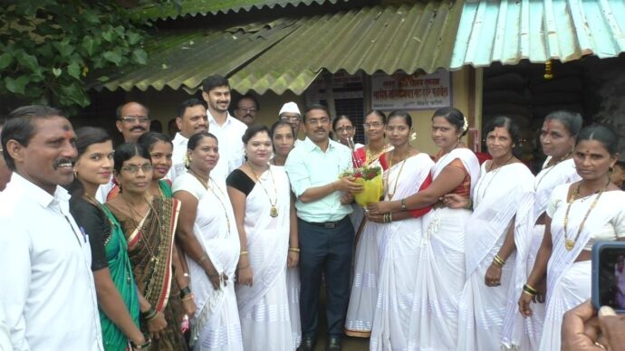 [:en]Inaugurated the Fair Price Ration Shop at village Dundre being run by Sahil Women's Savings Group[:hi]साहिल महिला बचत गटाकडून सुरू करण्यात आलेल्या रास्त भाव धान्य दुकानाचे उद्घाटन[:] 1