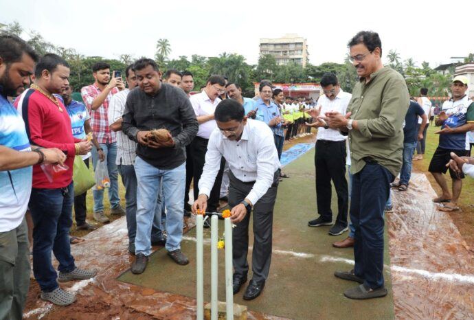 [:en]Rubber ball cricket competition 'Amdar Trophy 2022'[:hi]"आमदार चषक 2022" या दोन दिवसीय रबर बॉल क्रिकेट स्पर्धेचे आयोजन[:] 1