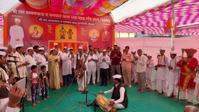 [:en]Veena and Kalash Poojan on the occasion of death anniversary of Shri Sant Wamanbhau and Bhagwan baba!![:hi]श्री संत वामनभाऊ व भगवान बाबा पुण्यतिथी सोहळ्यानिमित्त वीणा व कलश पूजन[:] 1