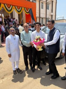 महाराष्ट्राचे लोकप्रिय मुख्यमंत्री मा. श्री. देवेंद्रजी फडणवीस यांची सदिच्छा भेट घेतली &raquo; MLA Prashant Thakur